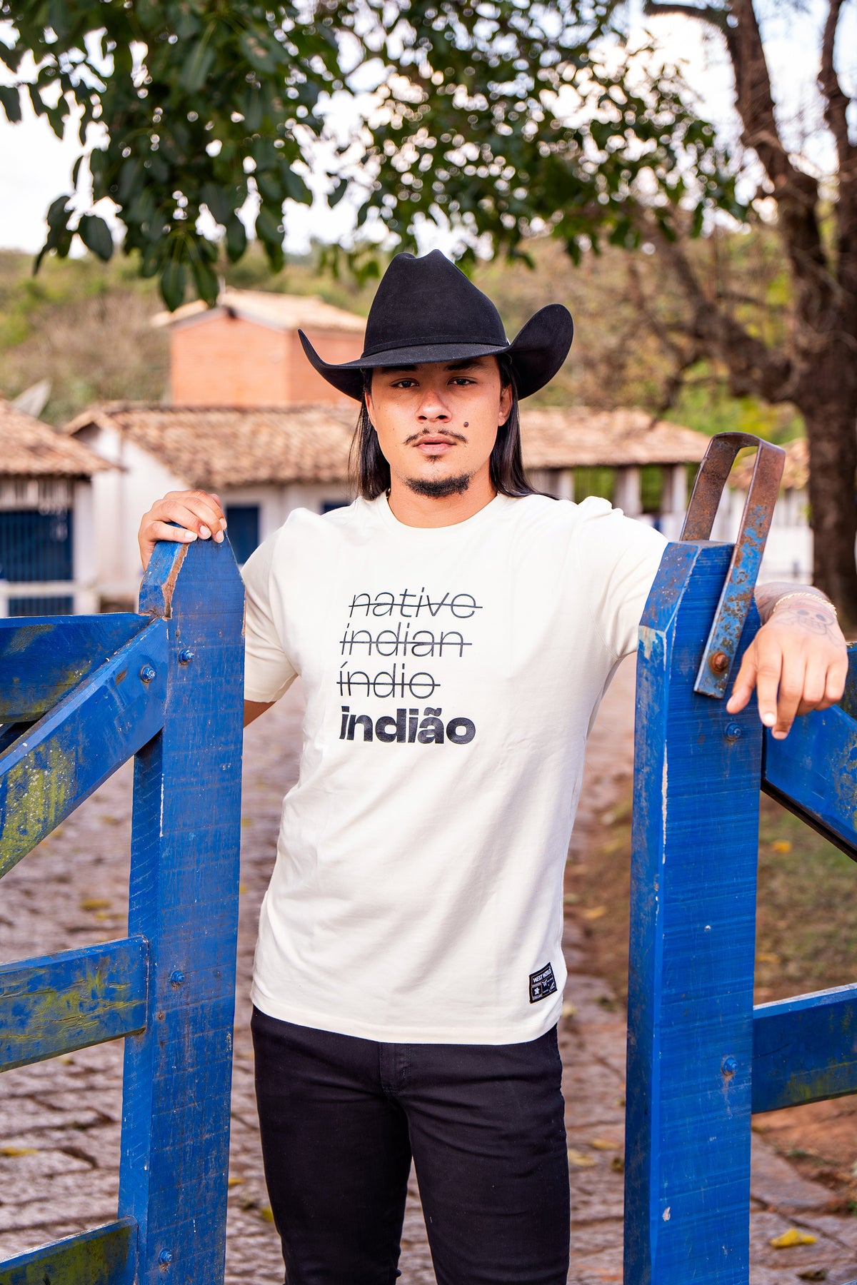 Look country masculino com camiseta Indião para rodeio